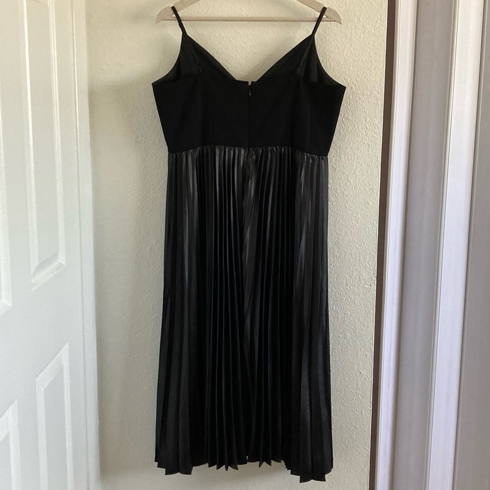 HALSTON Black Pleated Midi Dress 14 - Picture 3 of 10